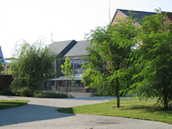 Liceo Jacquard - La sua struttura favorisce la comunicazione tra le persone senza imporre geometrie chiuse