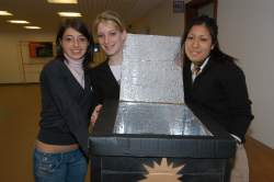 Le ragazze del Liceo scientifico Gramsci di Firenze, vincitrici del terzo premio per il biennio