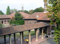 L'esterno della scuola 