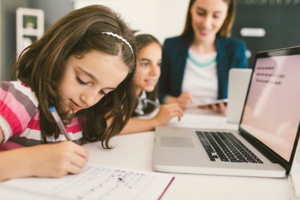 Coding a scuola, Indire e Cremit lanciano un sondaggio online per i docenti