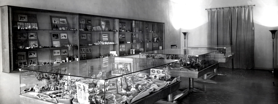 Dettaglio Vetrine Sala Scuola Materna palazzo INDIRE